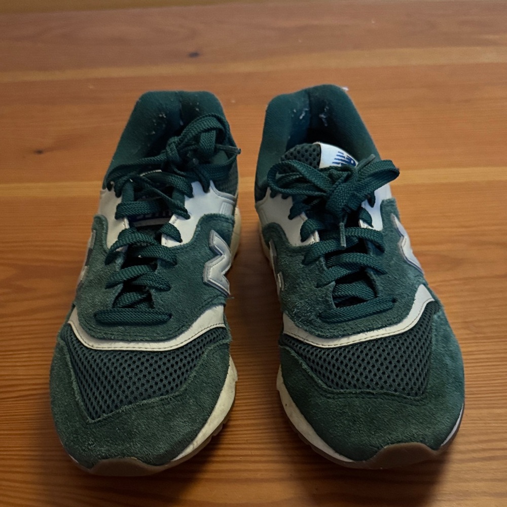 New Balance 997H Forest Green and White Sneakers-size Big Kids 7 fits women 8.5